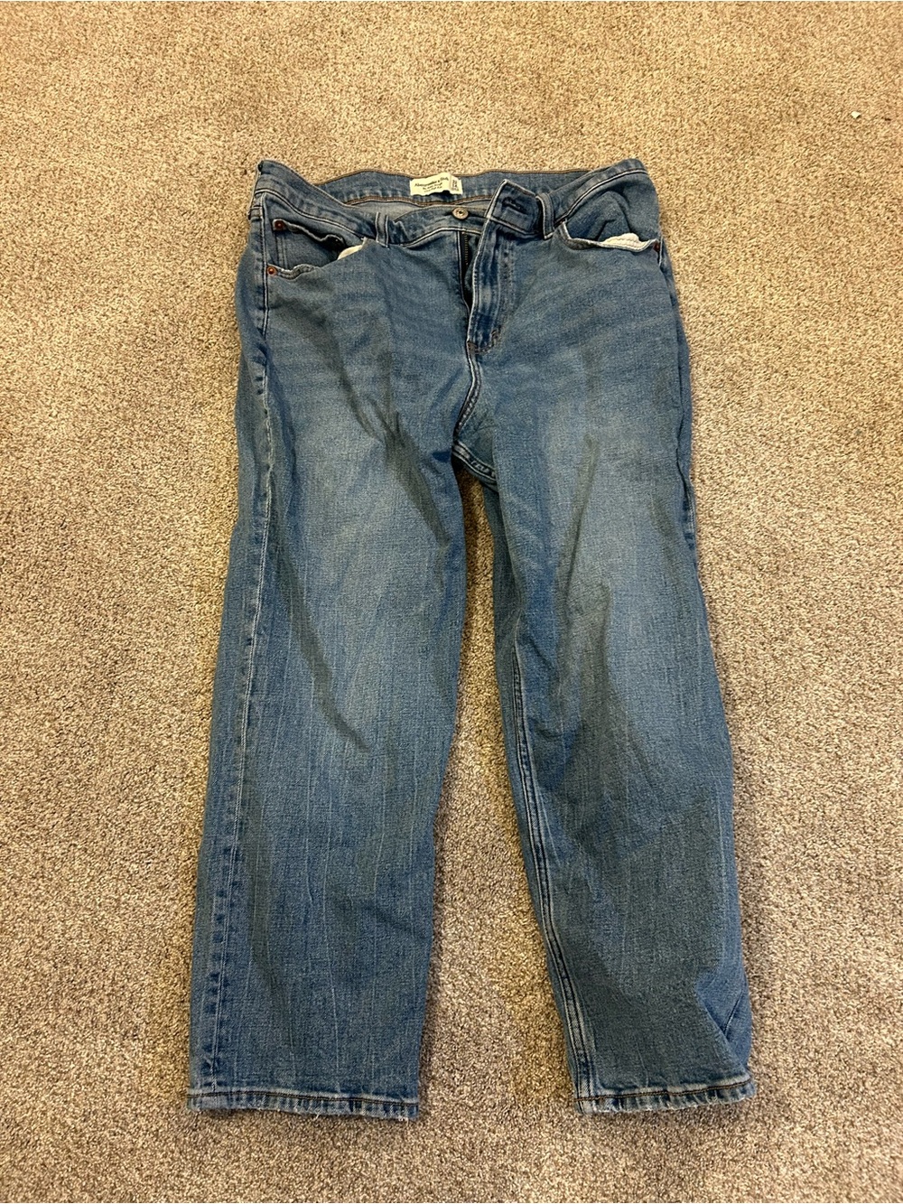 EUC Abercrombie Ultra High Rise Ankle Straight Jean